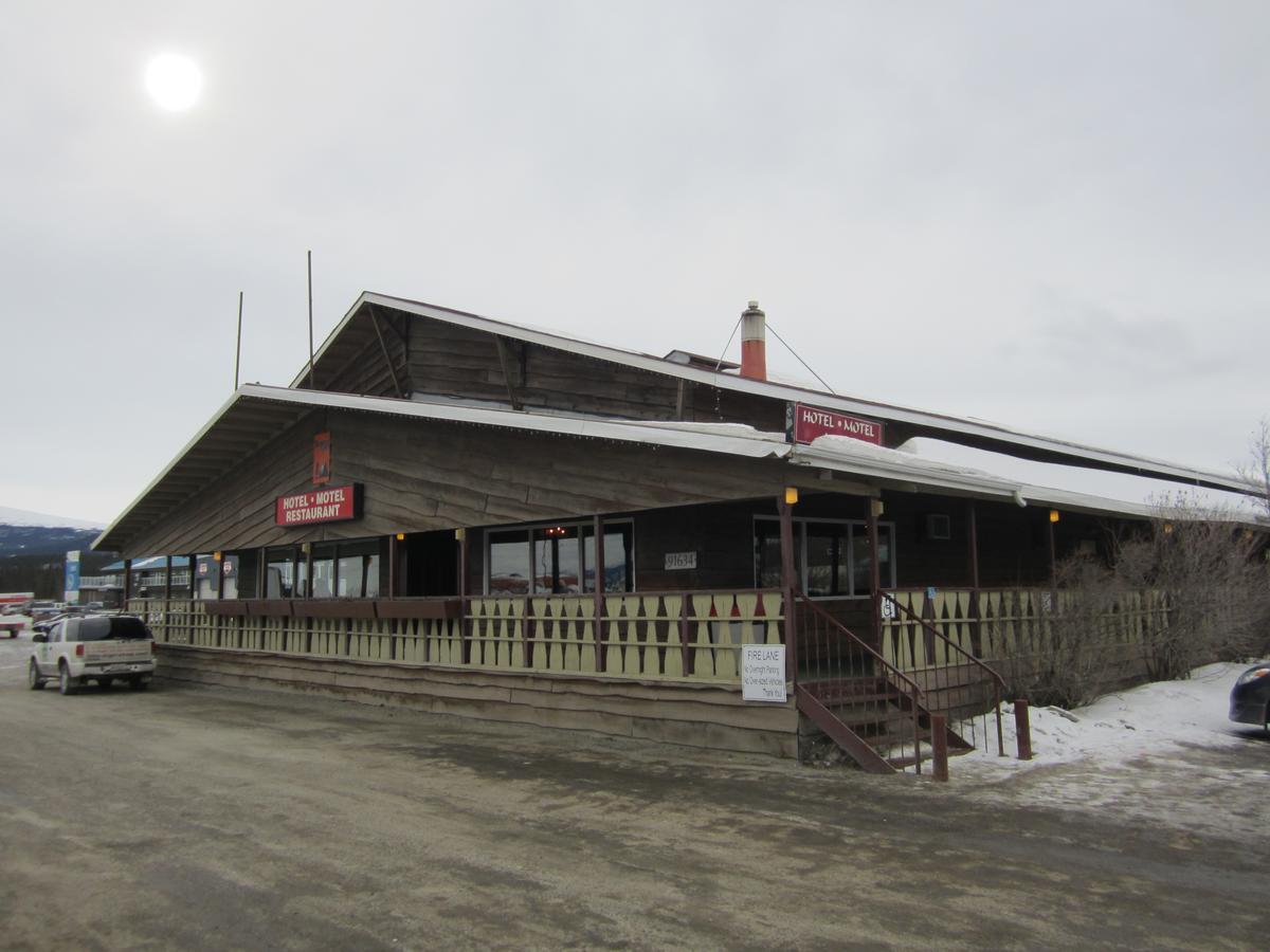 Airport Chalet Whitehorse Esterno foto