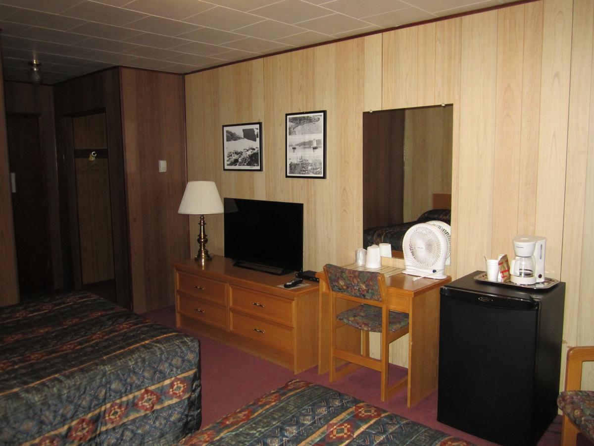 Airport Chalet Whitehorse Esterno foto