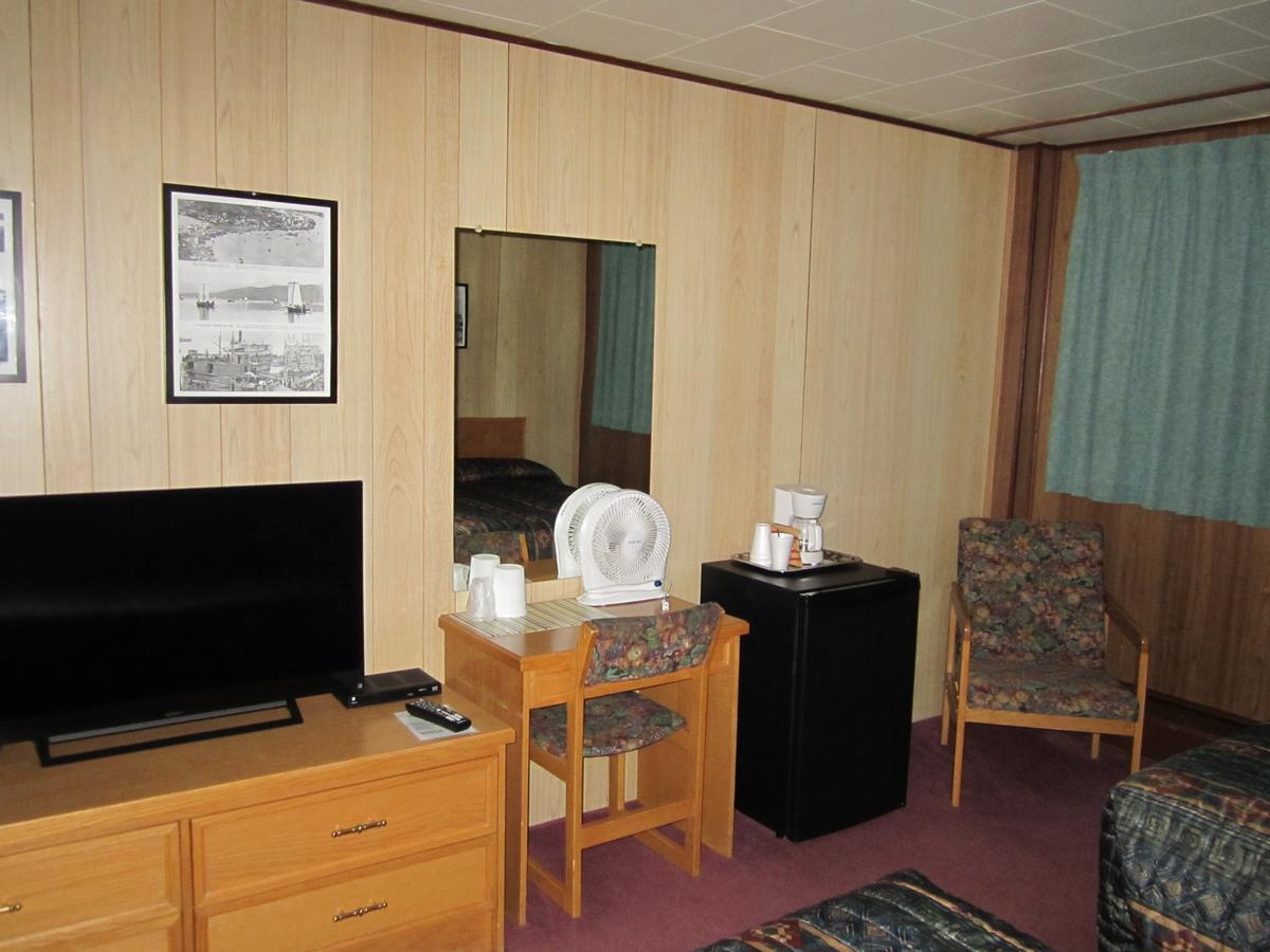 Airport Chalet Whitehorse Esterno foto