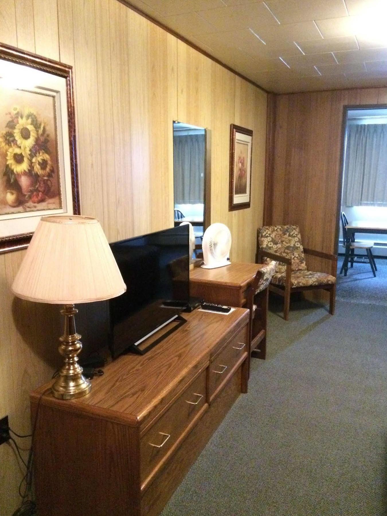 Airport Chalet Whitehorse Esterno foto