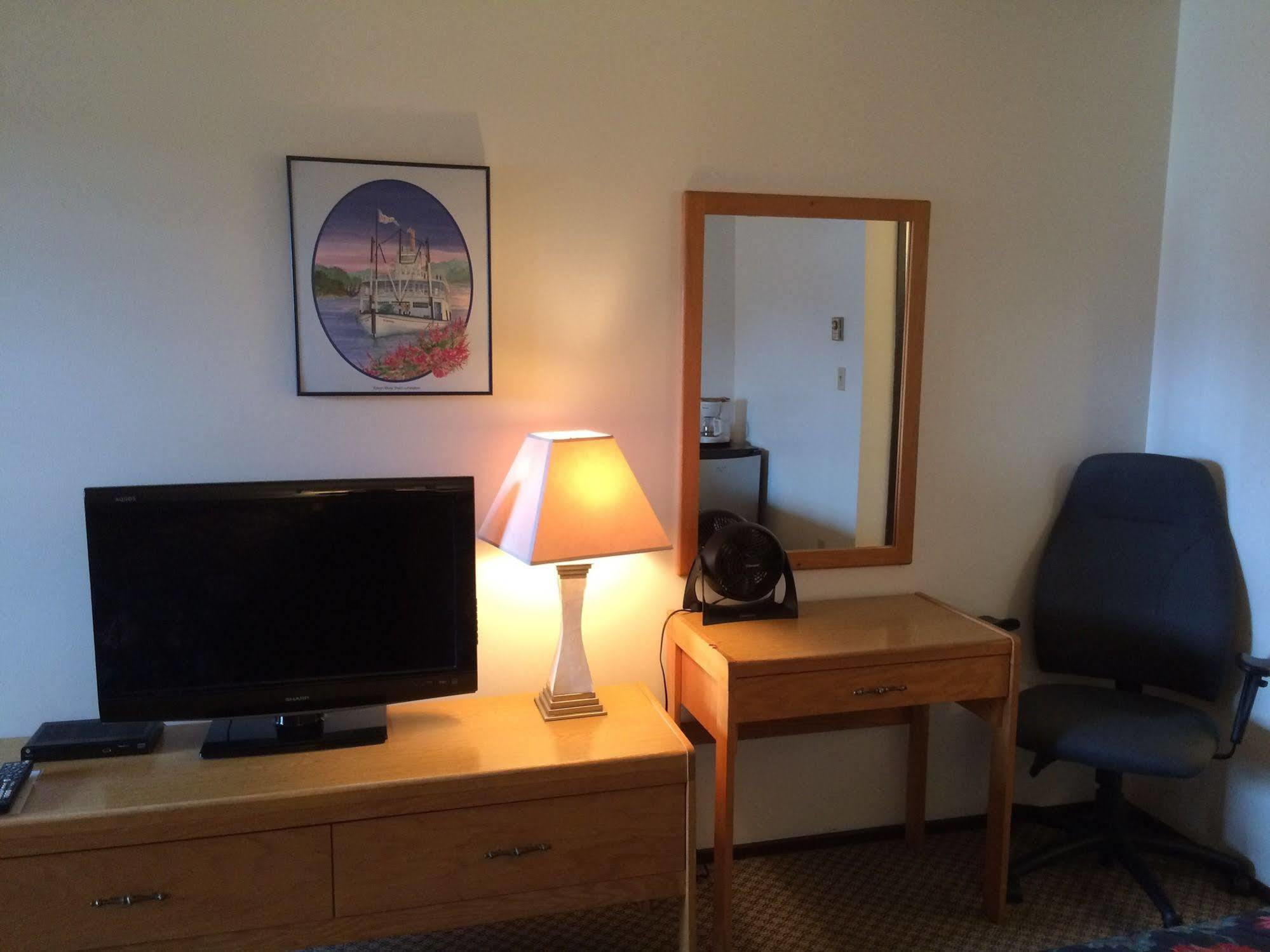 Airport Chalet Whitehorse Esterno foto