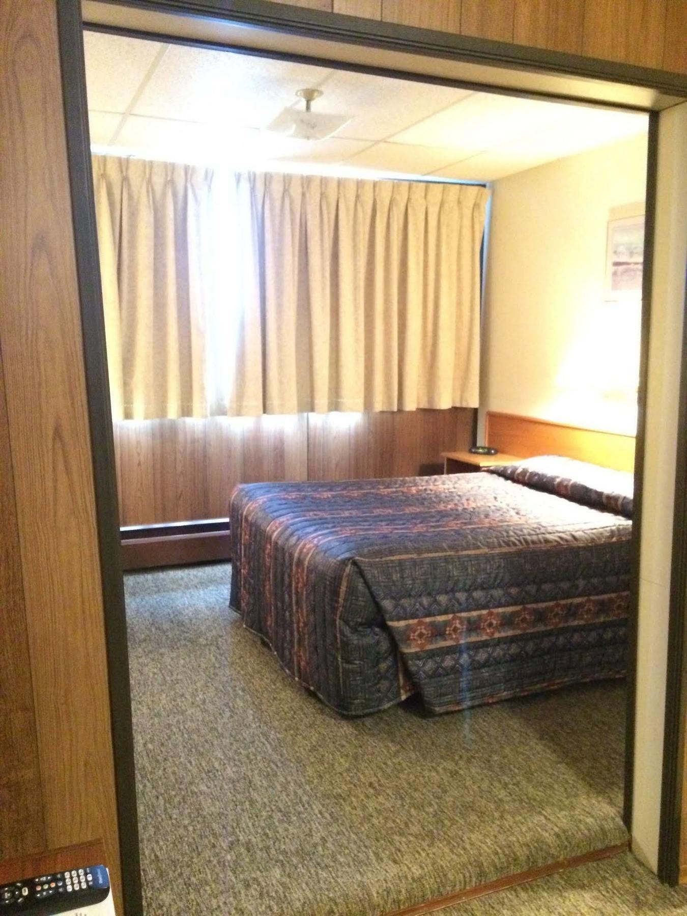 Airport Chalet Whitehorse Esterno foto